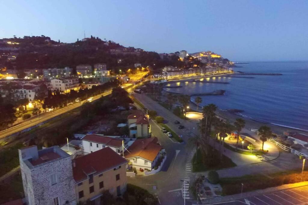 Appartamento Sul Mare Alla Foce Imperia Exterior foto
